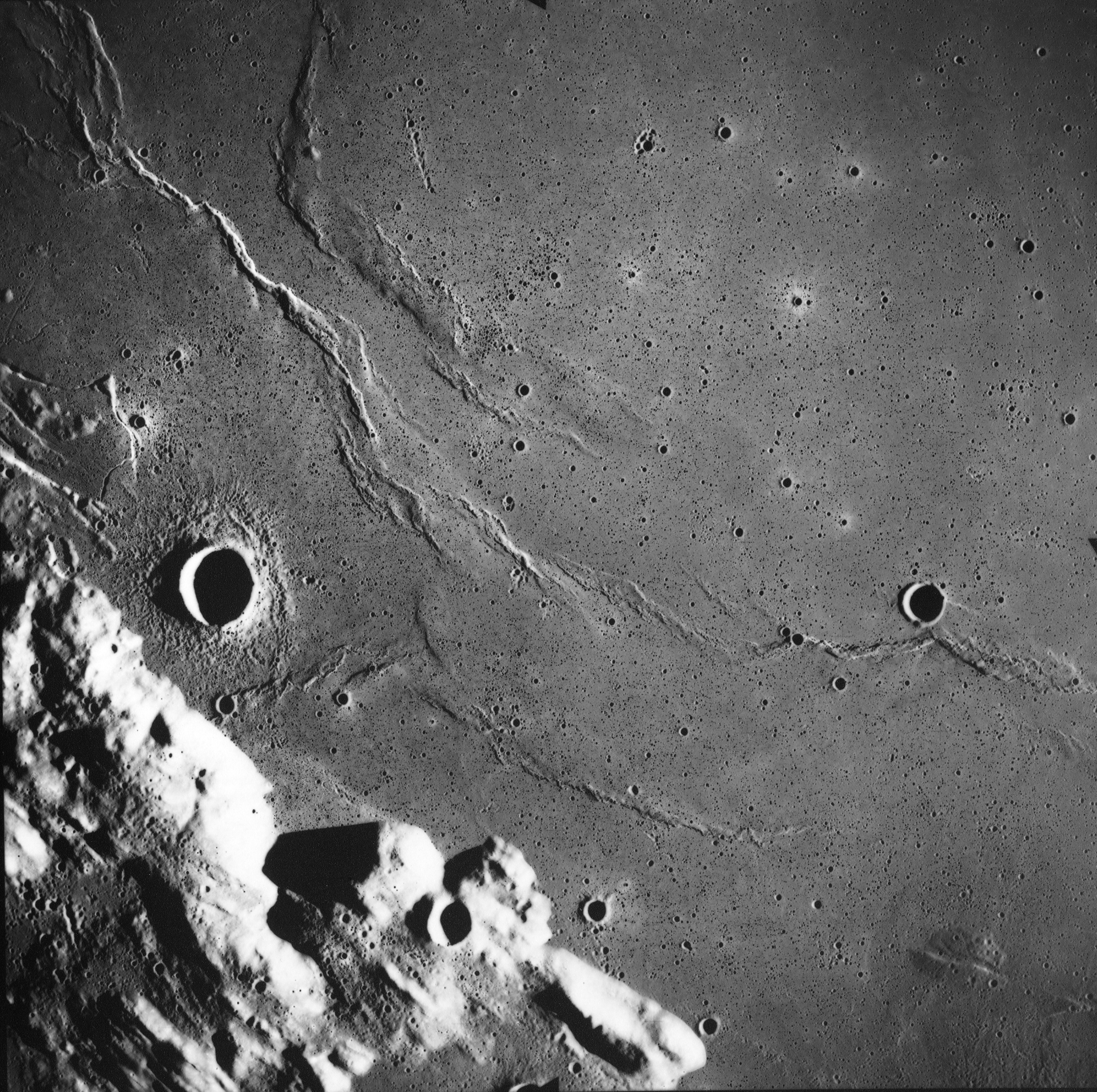 AS17-M-0806_-_Sulpicius_Gallus_+_Dorsa_Sorby